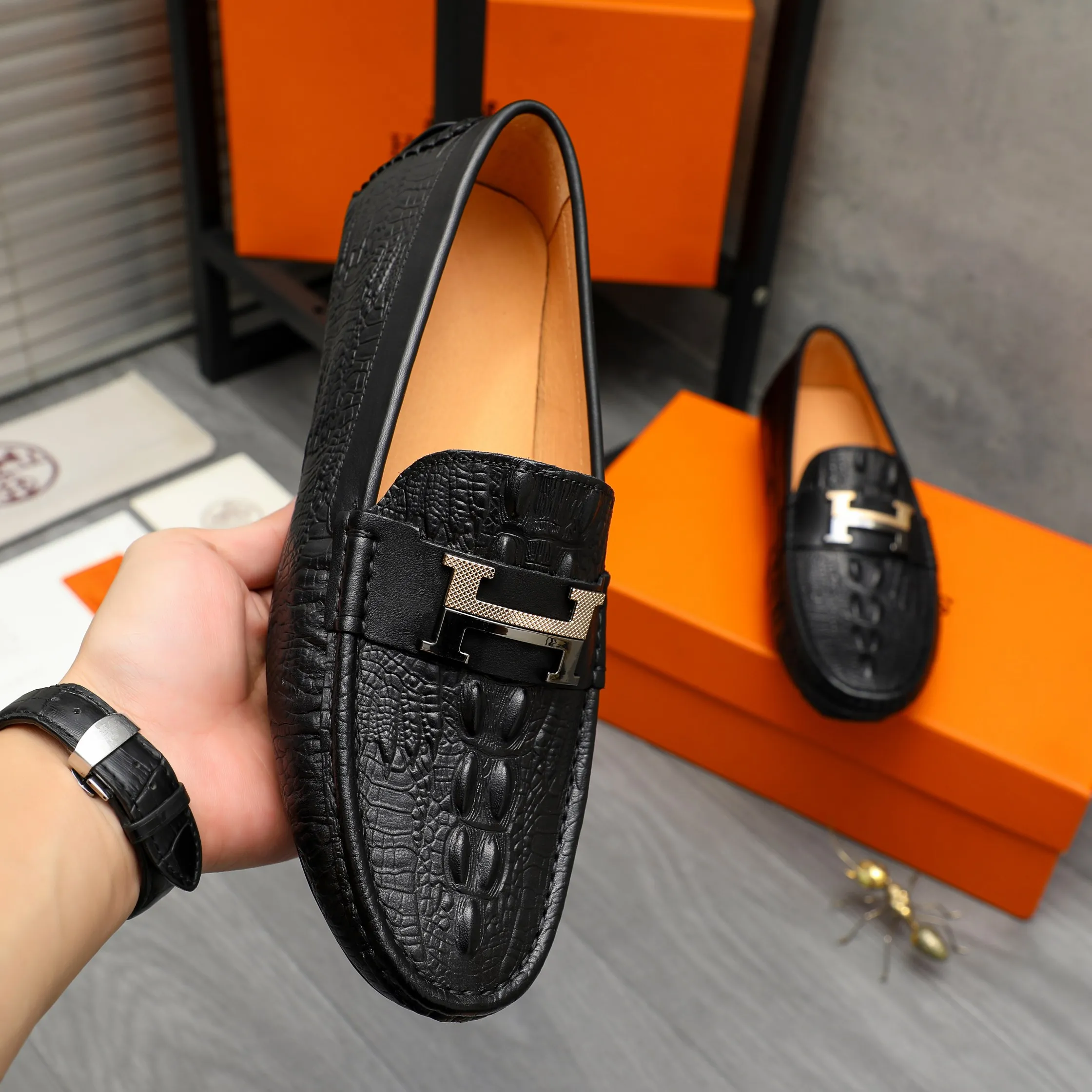 Men's shoes 💰380 Product trademark: HERMES "Hermès" casual slip-on shoes Regular size: 38-45 (45 is custom-made and non-returnable) Product materials: Selected embossed cowhide upper, pigskin lining, rubber outsole